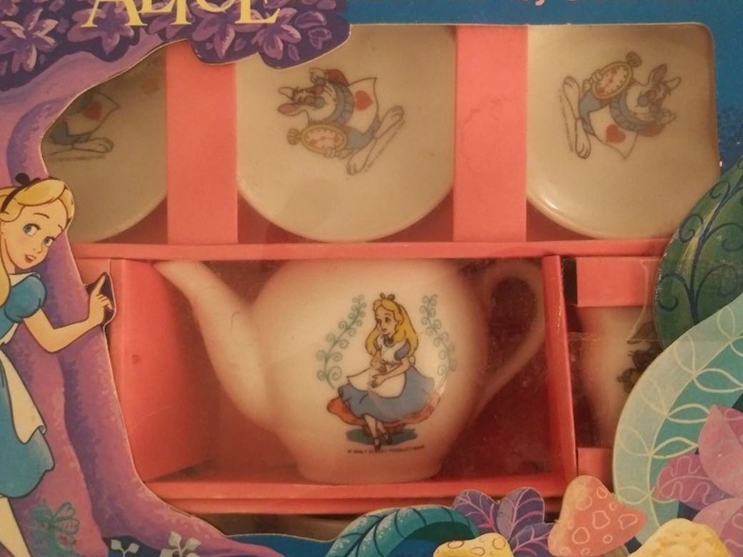 Walt Disney's Alice In Wonderland Toy China Set Made In Japan