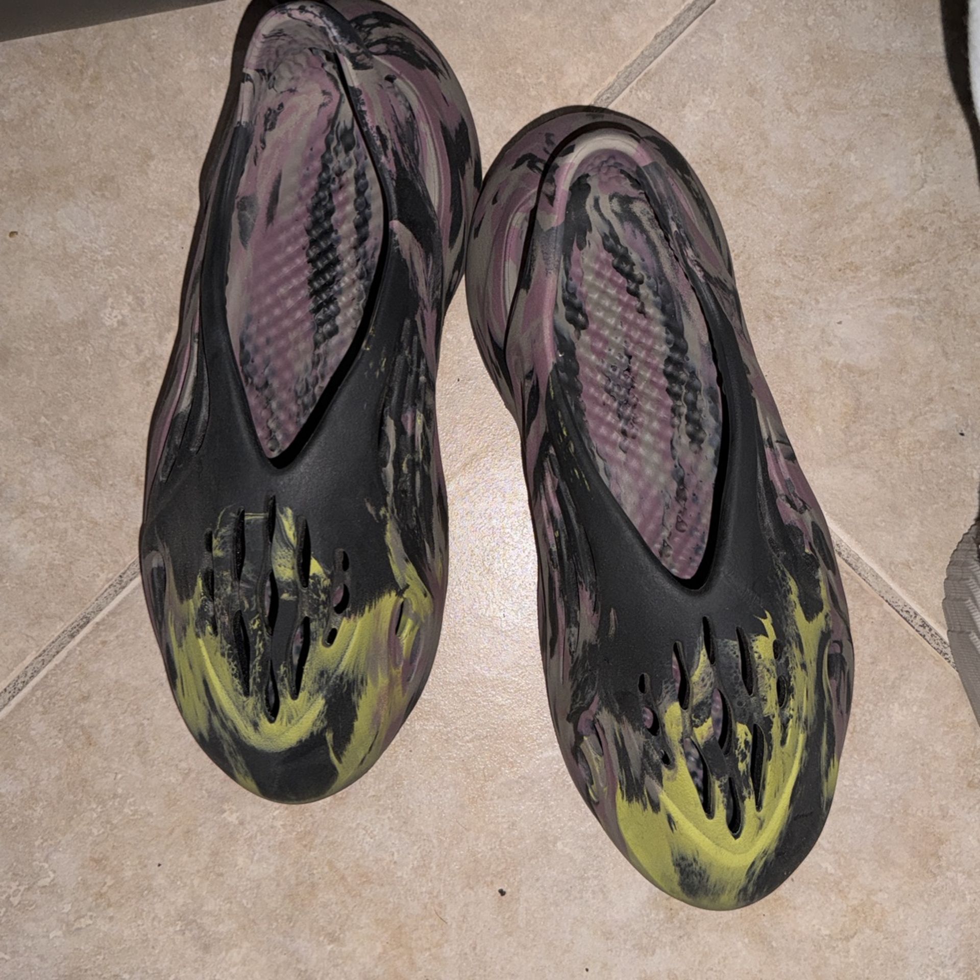 Yeezy Foam Runner MX Carbon