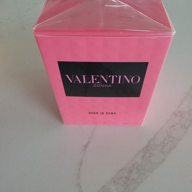 Valentino Donna Born In Roma