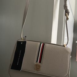 Tommy  Hilfiger Crossbody