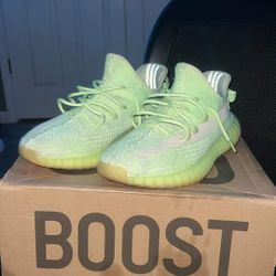 Yeezy 350 Boost v2 Glow 