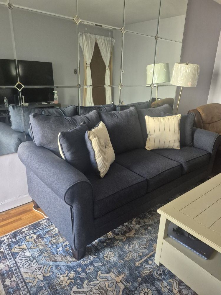 Raymour & Flanigan Living Room Set