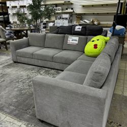 Thomasville Caler Convertible Sleeper Sectional with Storage