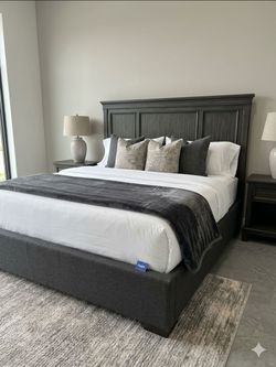 COMPLETE Queen Bed Set - Casper Mattress + Solid Wood Headboard