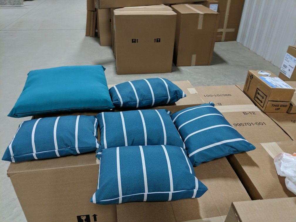 6 Outdoor Pillows