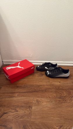 PUMA soccer turf shoes 4.5 kids used