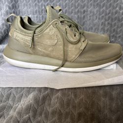  Nike Roshe Run Olive Green Size 12 Men