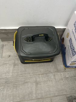 Fishing tackle box