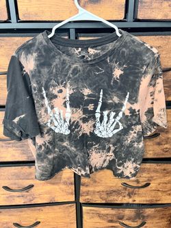 Skeleton Hands Bleach Dye Crop Tee