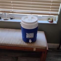 2 Gallon Igloo Cooler In Margate
