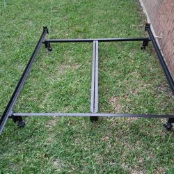 Metal Bed Frame/Estructura de Cama de Metal 
