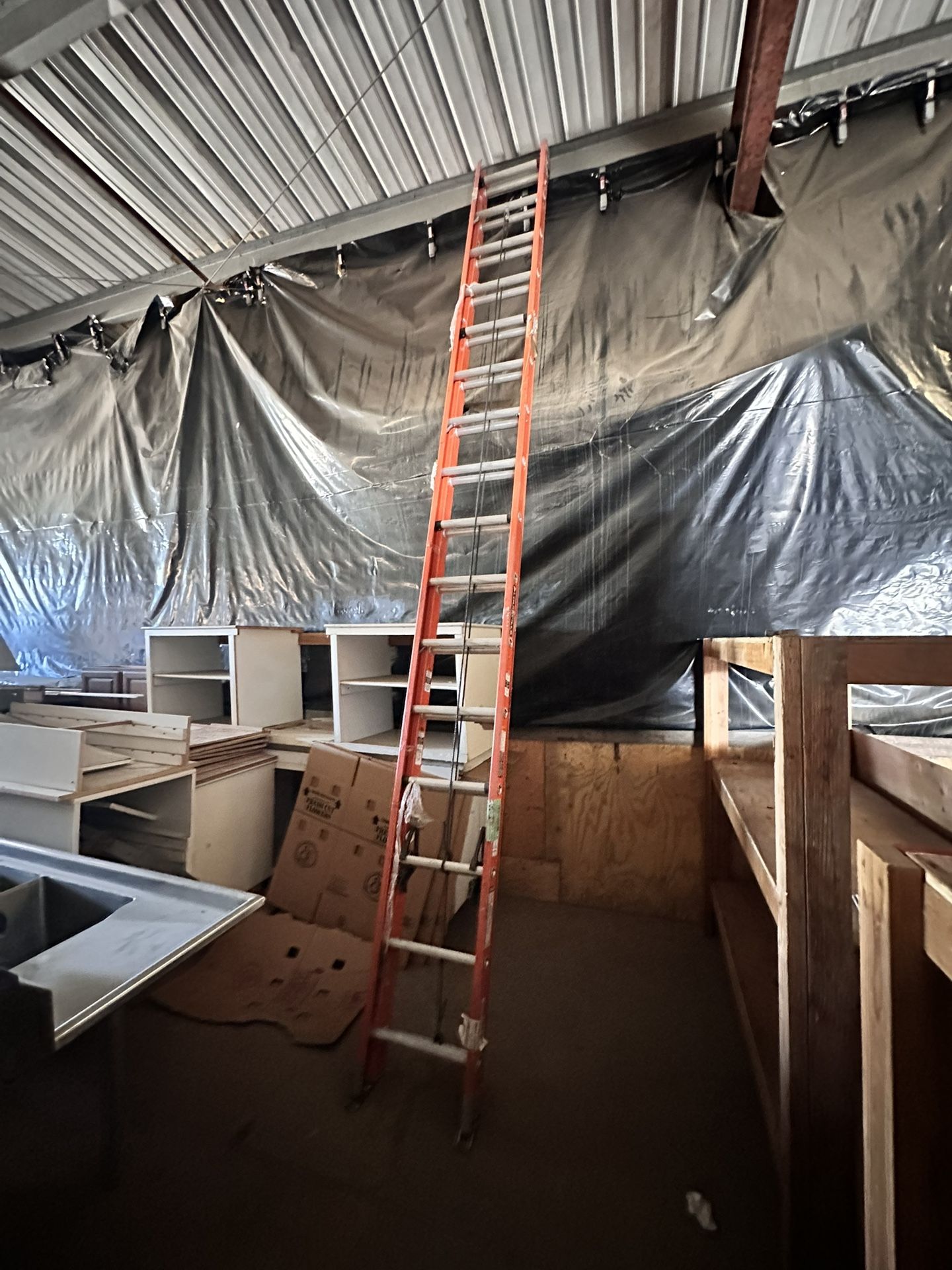 New 32’ Fiberglass Louisville Ladder