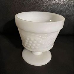 Preowned Vintage milk glass grapes and leaves pattern on side, pedestal/footed sherbet/dessert ice cream cup/bowl/dish