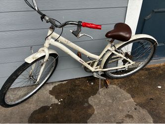 Huffy women’s white bike