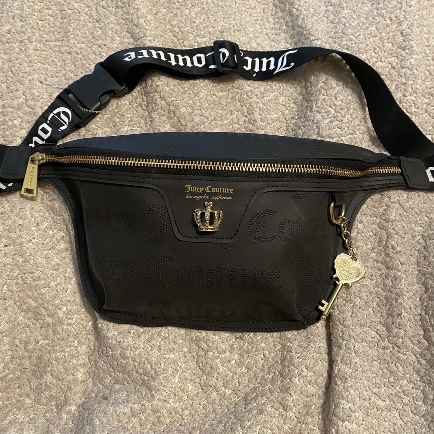 Juicy couture belt bag fanny pack for Sale in Salinas CA OfferUp