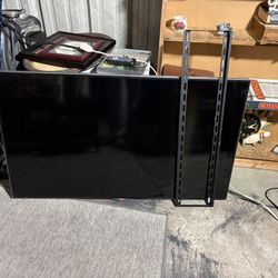 “RCA 50” Flat Screen LED TV w/ Remote & Wall Mount – Works Great”