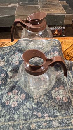 Vintage 12-Piece Kitchen & Collector Bundle - Pristine 90s Gibson Mugs, Rare 70s Farmer Brothers decanters