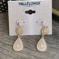 Elegant Rose Gold Dangling Earrings 