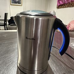 BREVILLE STAINLESS-STEEL ELECTRIC KETTLE 