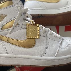 Air Jordan 1 Retro High OG "Metallic Gold" sneakers 