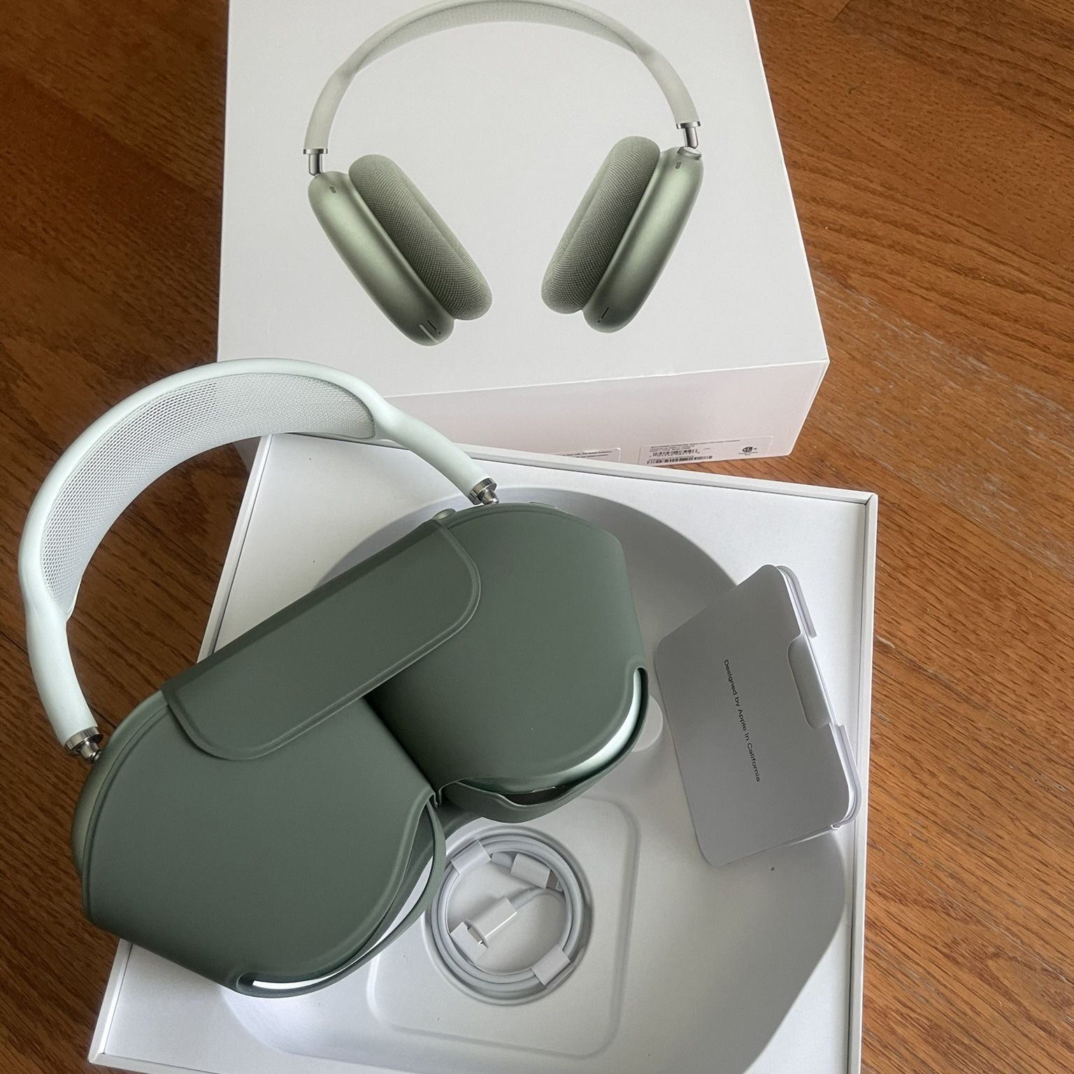 Apple AirPod Max In Green