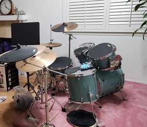 Tama Superstar Classic CL50RS drum set with extra accessories