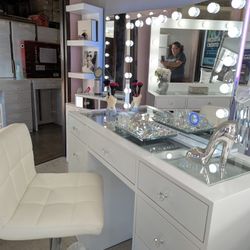 Vanity with Bluetooth 