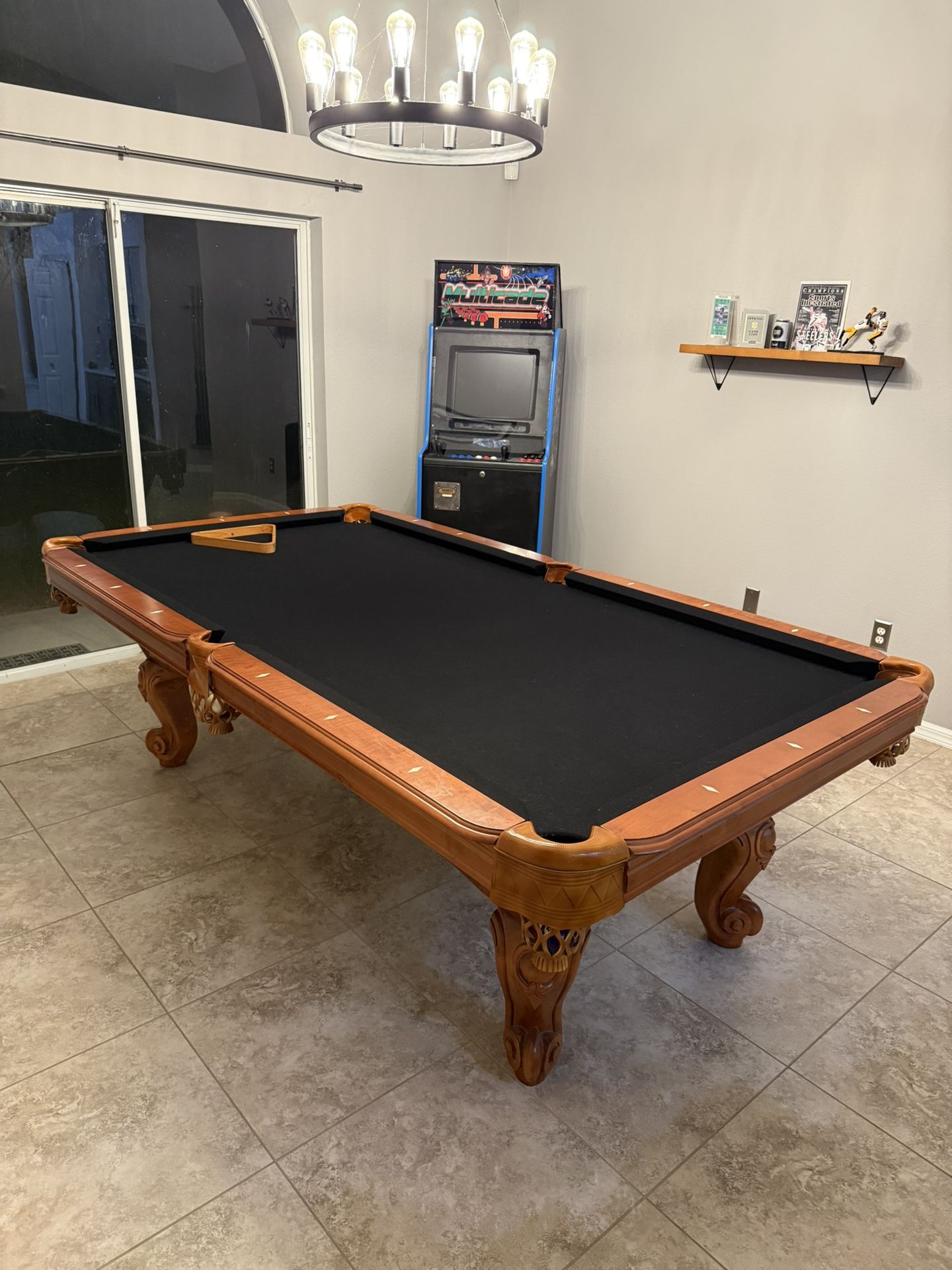 Pool table (8 Ft)