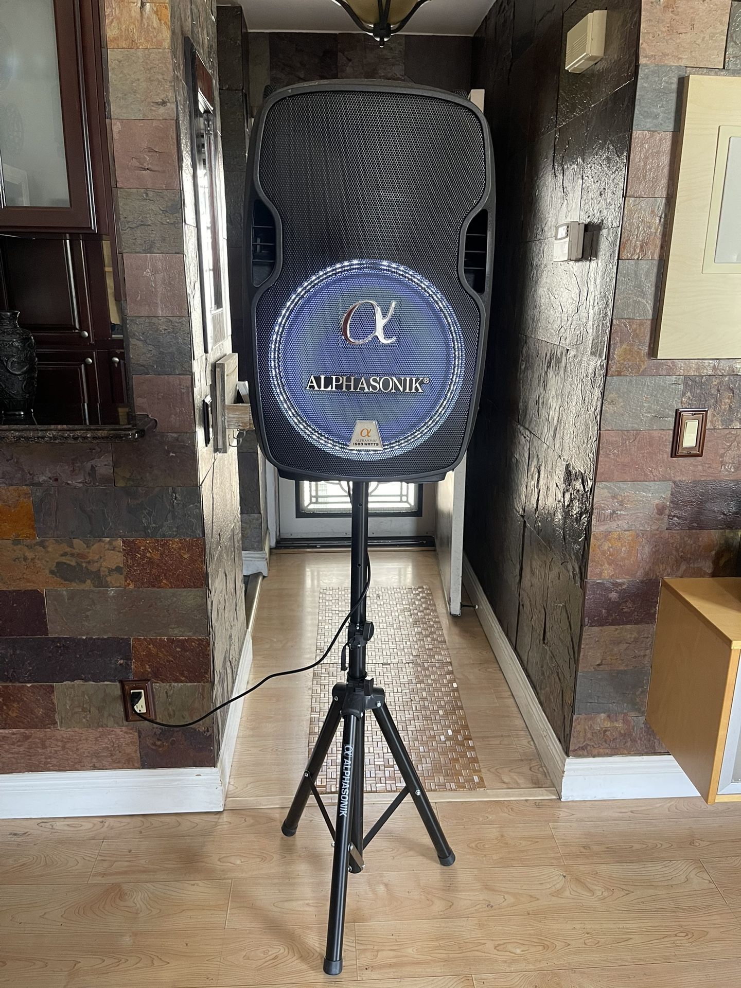 Alphasonik AKDJ115BAT 15" 1500 Watt Amplified Portable Rechargeable Battery Pro DJ ALPHABASS