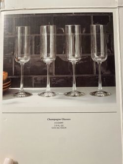 Threshold 4 set Champagne glasses like new