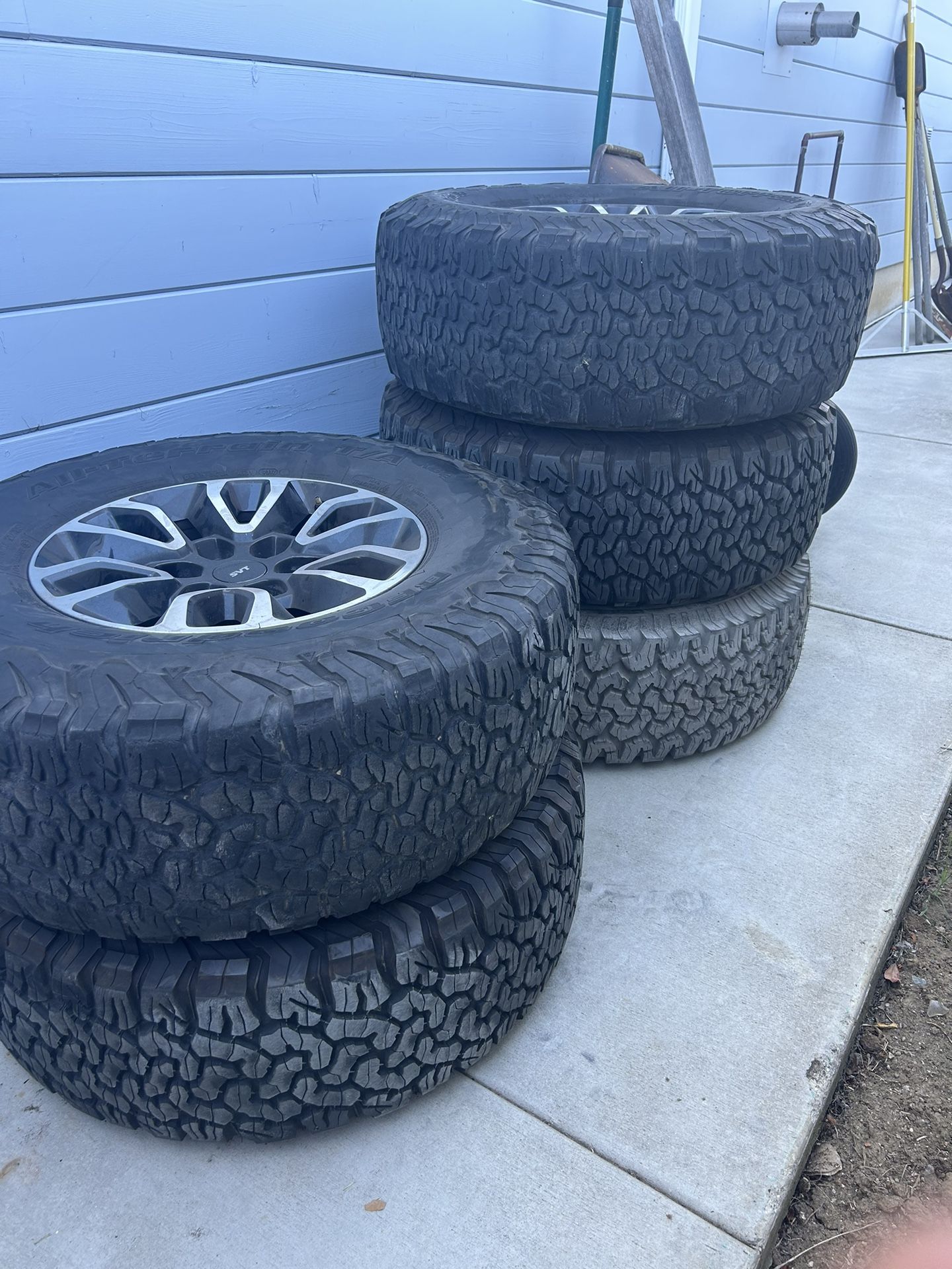 5 Gen 1 Raptor Wheels And Tires for Sale in San Diego, CA - OfferUp