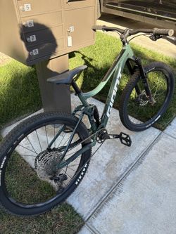 2021 Giant Stance Medium