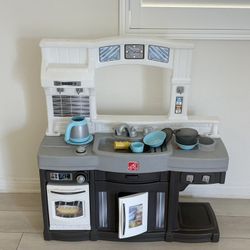 Child’s Kitchen Play set 