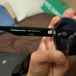 DiorSignature B1U

Black Butterfly Sunglasses