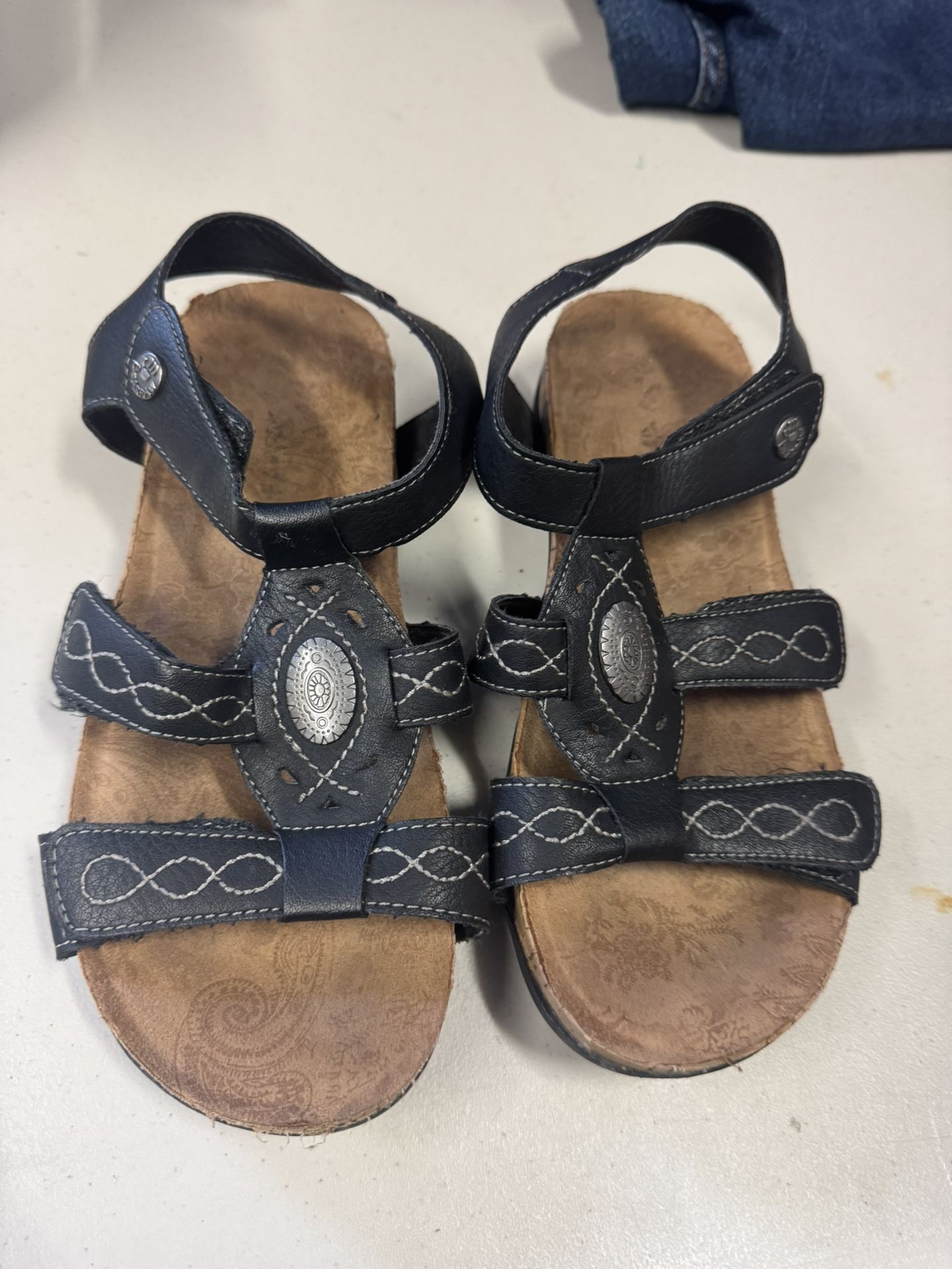 Women’s Black Sandals 8 W