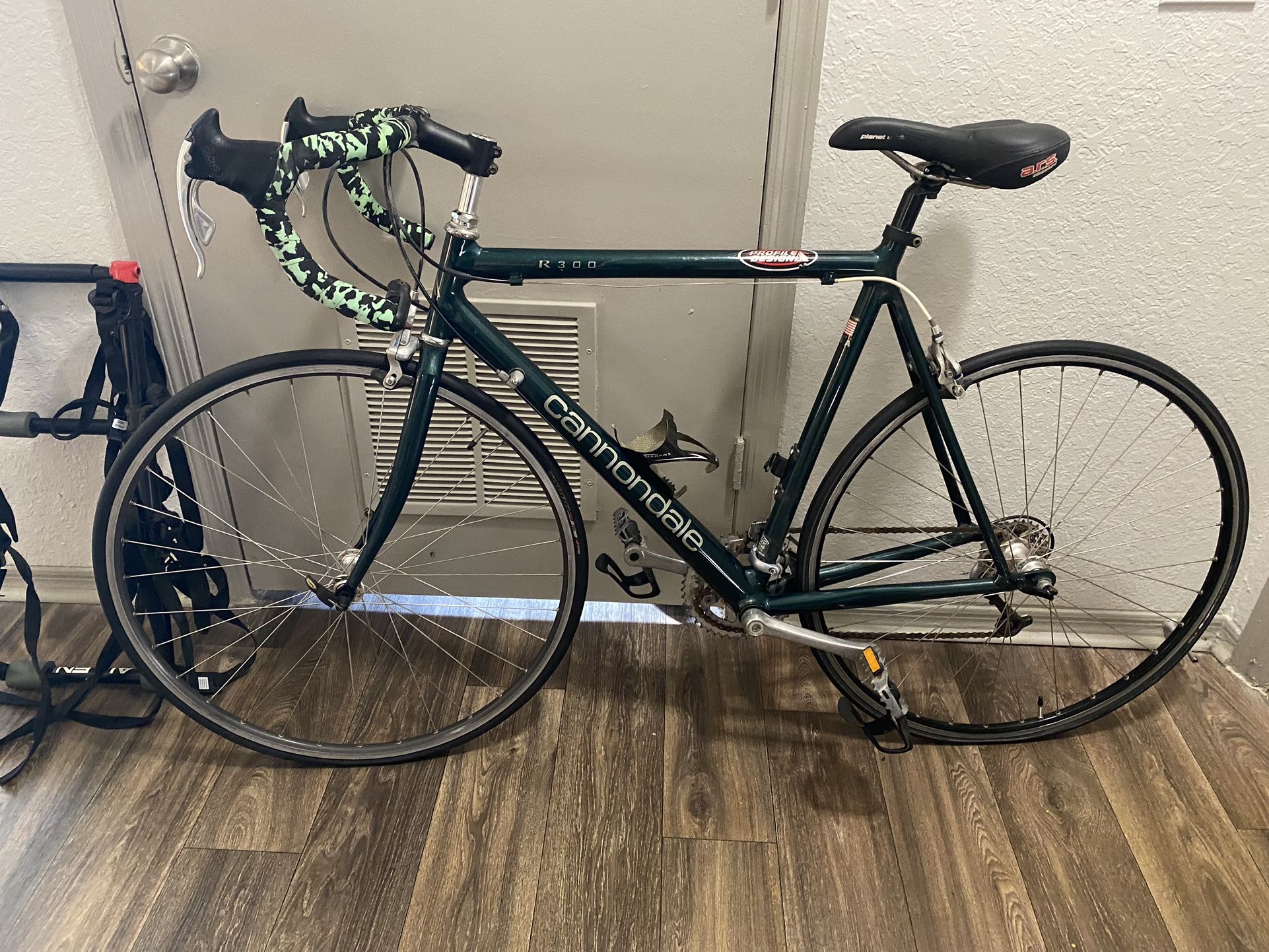 Cannondale R300 Road bike W/ Bike rack 