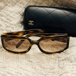 Chanel Sunglasses Women Authentic/Vintage with Chanel Case