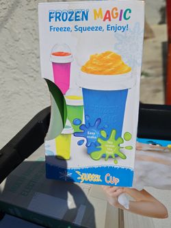 Frozen Magic Squeeze Cup Slushy Maker