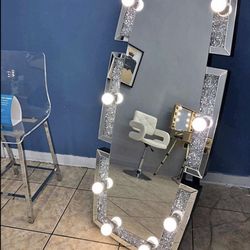 New Mirror Stand 