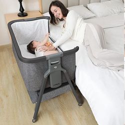 AMKE BASSINET ROCKS AND ADJUST HEIGHT