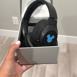 Leed’s Hush Disney Exclusive Bluetooth Headphones
