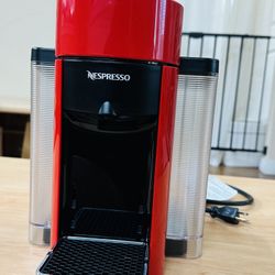 Nespresso Vertuo Coffee and Espresso Machine by De'Longhi with Milk Frother,1100 ml, Shiny Red