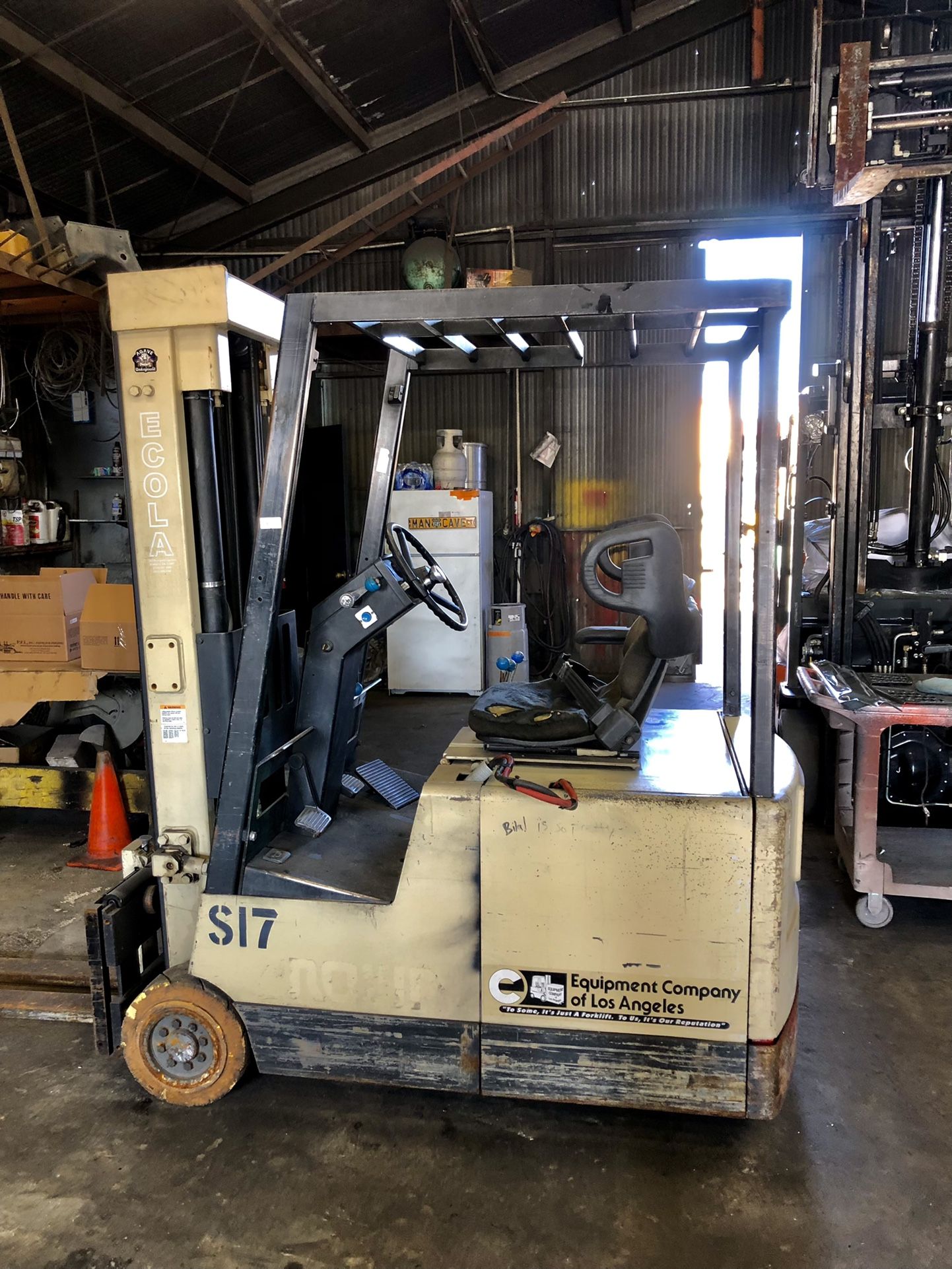 Crown Sitdown Electric Forklift 3 Wheeler 4000lb Cap