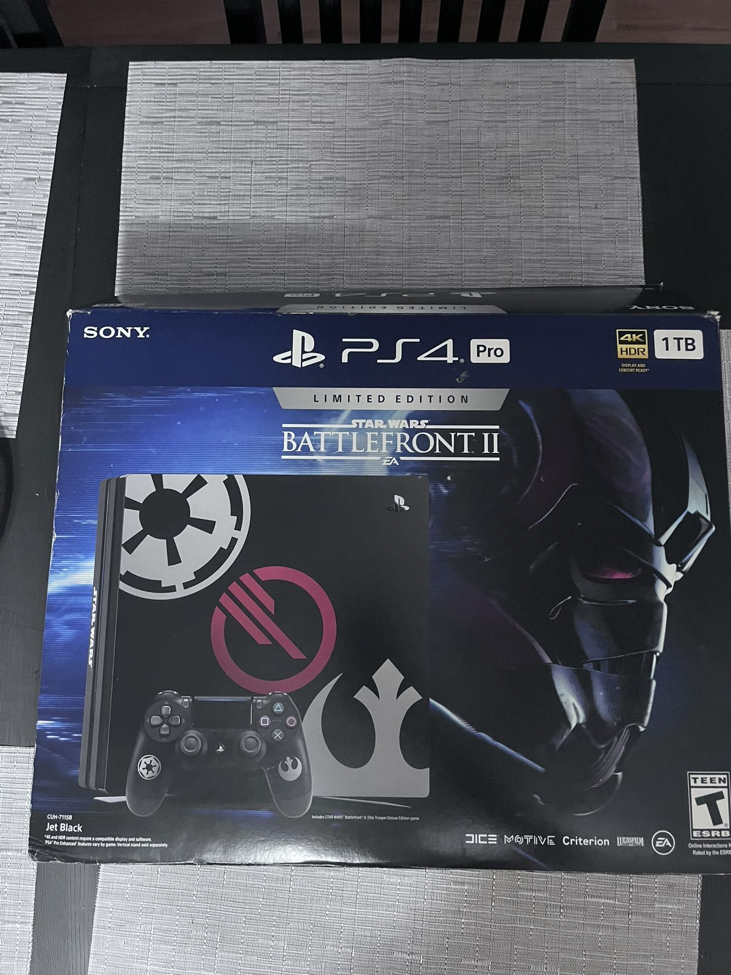 Ps4 PRO BattleFront 2 Edition + Extra Controller