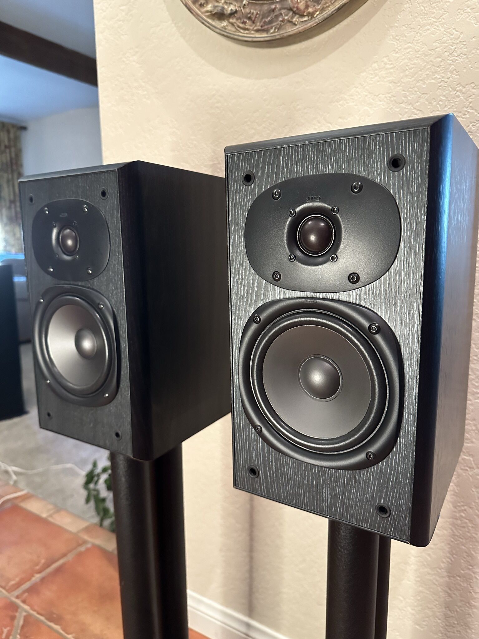 Jamo Bookshelf Speakers Plus Speaker Stands for Sale in Bakersfield, CA