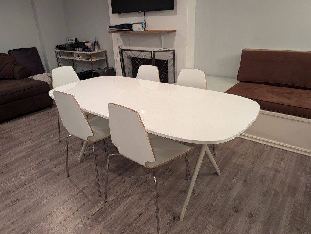 Dining Room Table Set (5 Chairs)