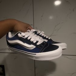 KNU SKOOL SHOE IN NAVY BLUE