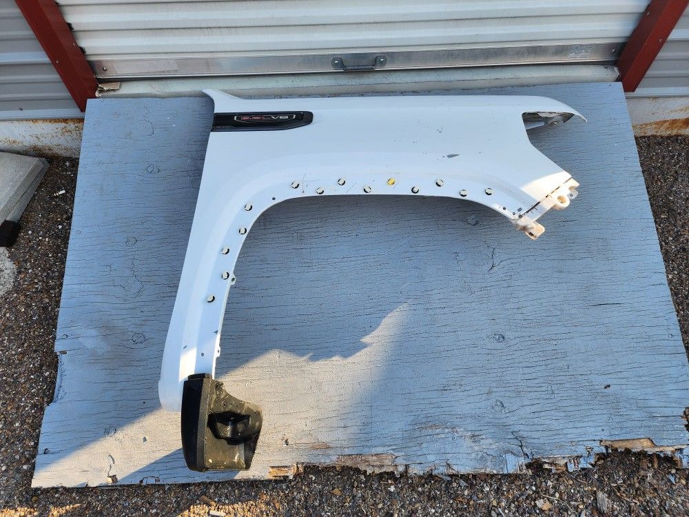 2019 hasta al 2025 GMC  Sierra  faldon  lado derecho  Oem 