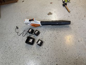 Stilh Blower With 3 Batteries And 2 Chargers