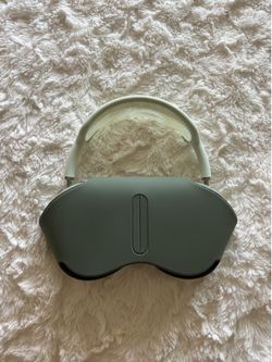 Apple AirPod max’s green